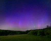 Meteor  durring an aurora Central NY