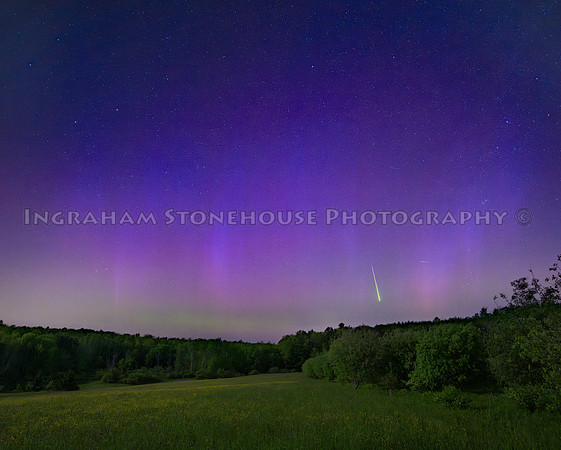 Meteor  durring an aurora Central NY